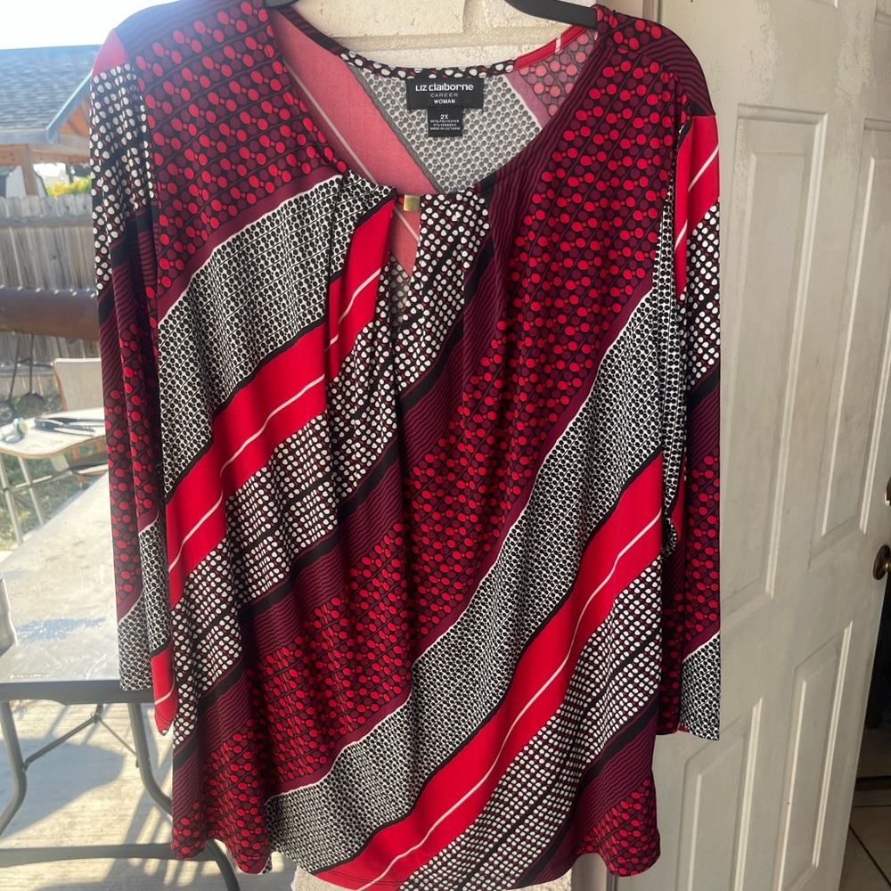 Los Claiborne blouse, 2x and main colors red and black
